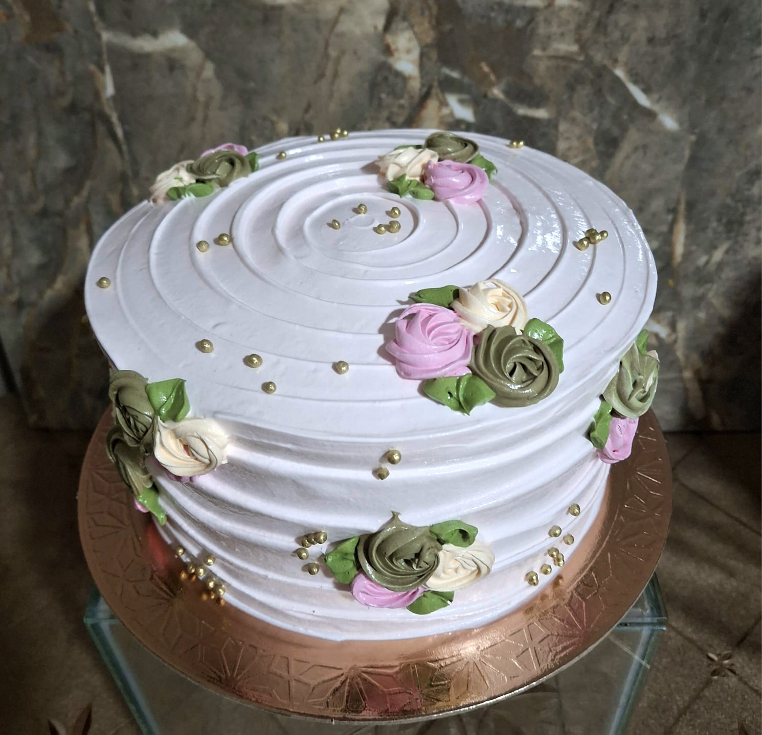 Bolo decorado com flores