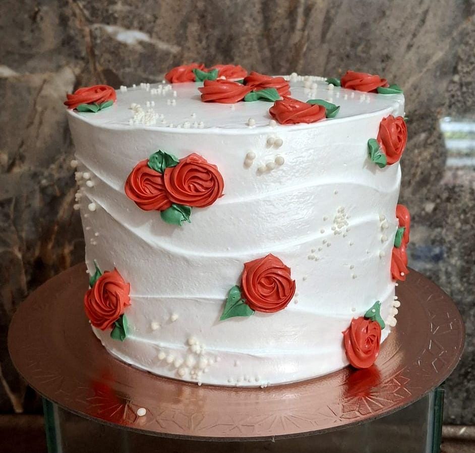 Bolo decorado com rosas